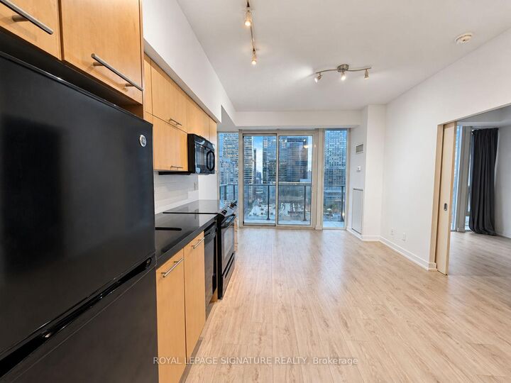 Photo de la propriété:  126 Simcoe Street 1809  ON M5H 4E6 