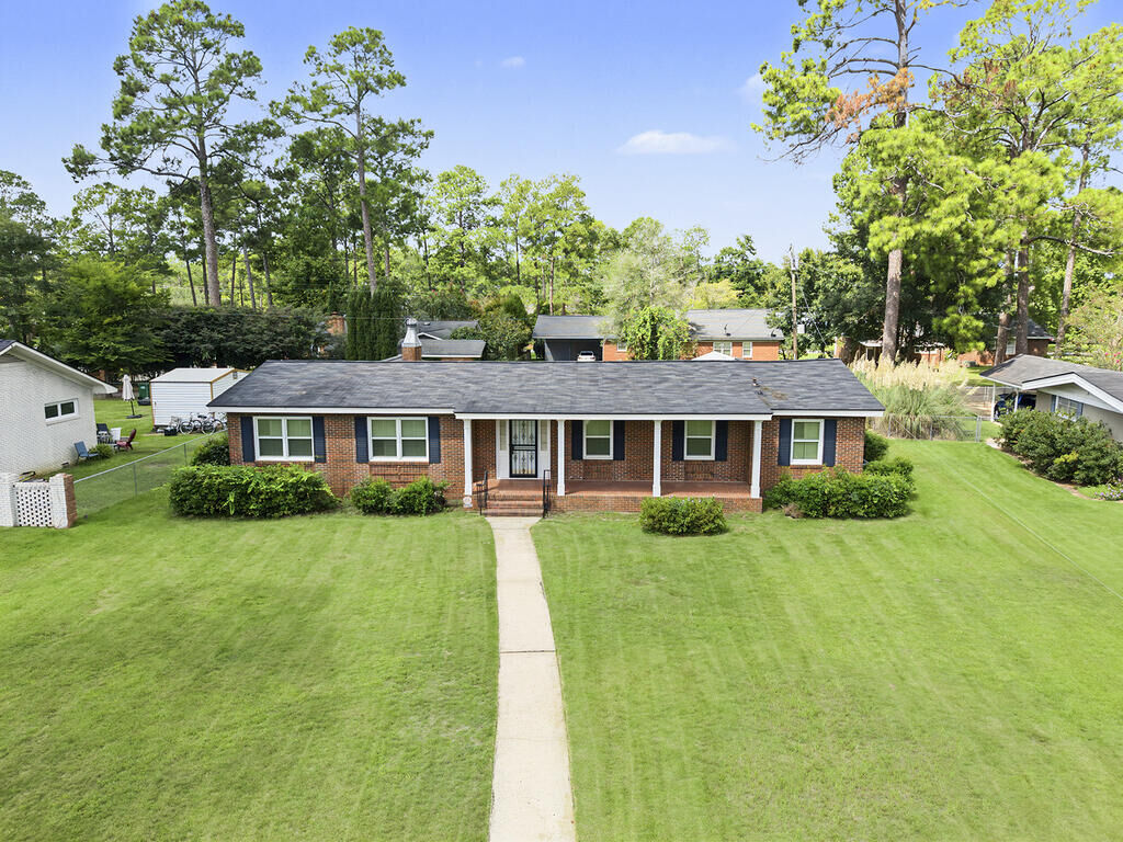 Property Photo: 2103 Robinhood Road GA 31707