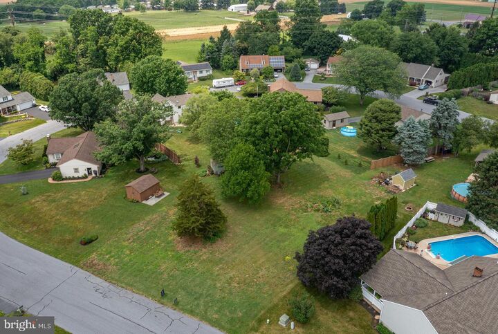 Property Photo:  734 Pleasant Dr  PA 17557 