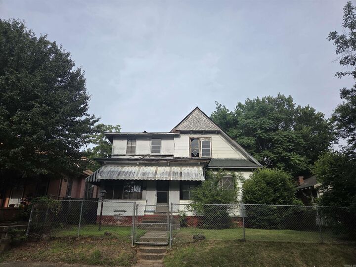 Property Photo:  2709 S Izard  AR 72206 