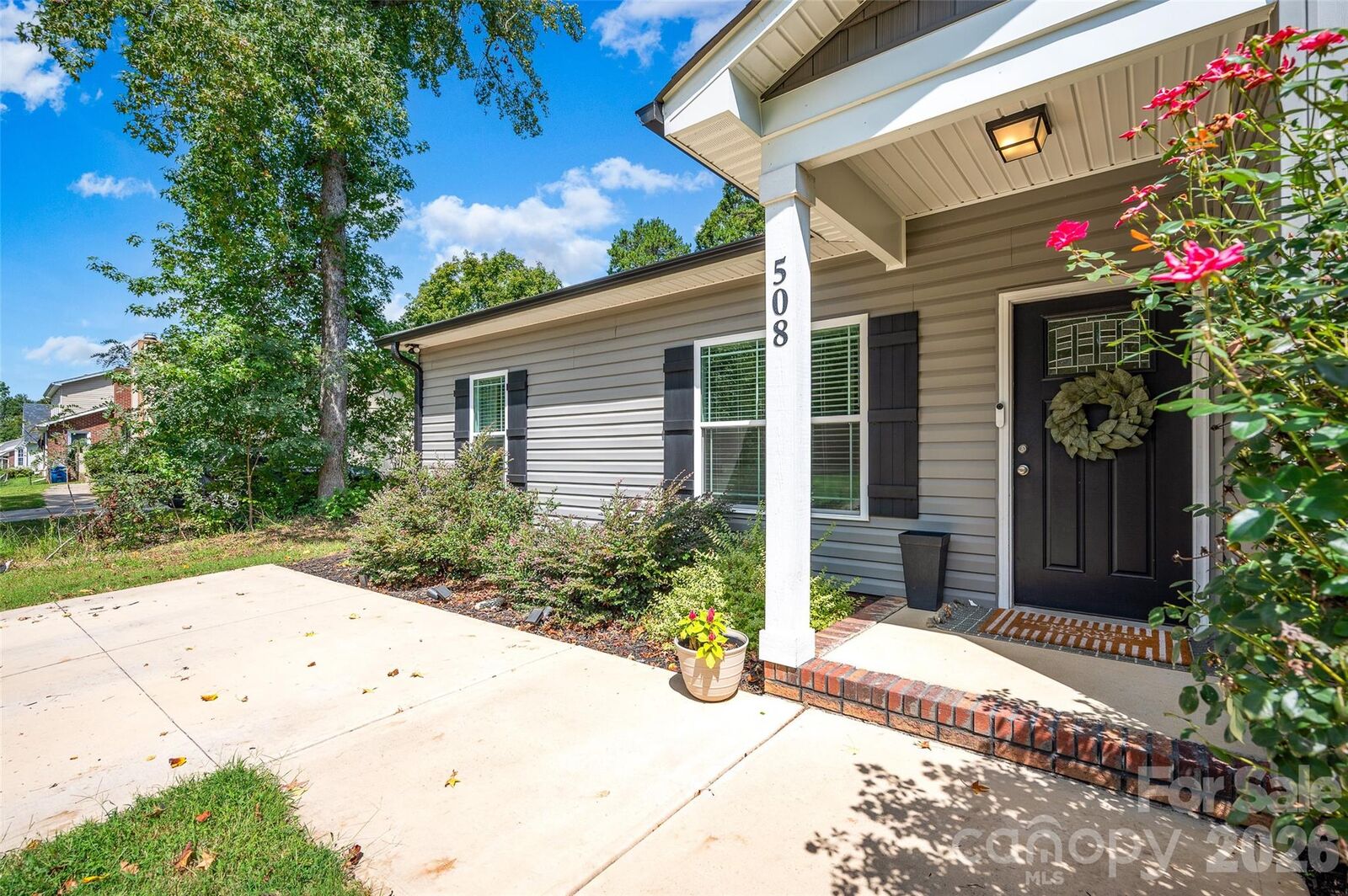 Property Photo:  508 Willow Road  NC 28147 
