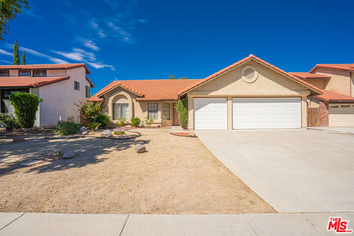 Property Photo: 37519 Rose St CA 93552