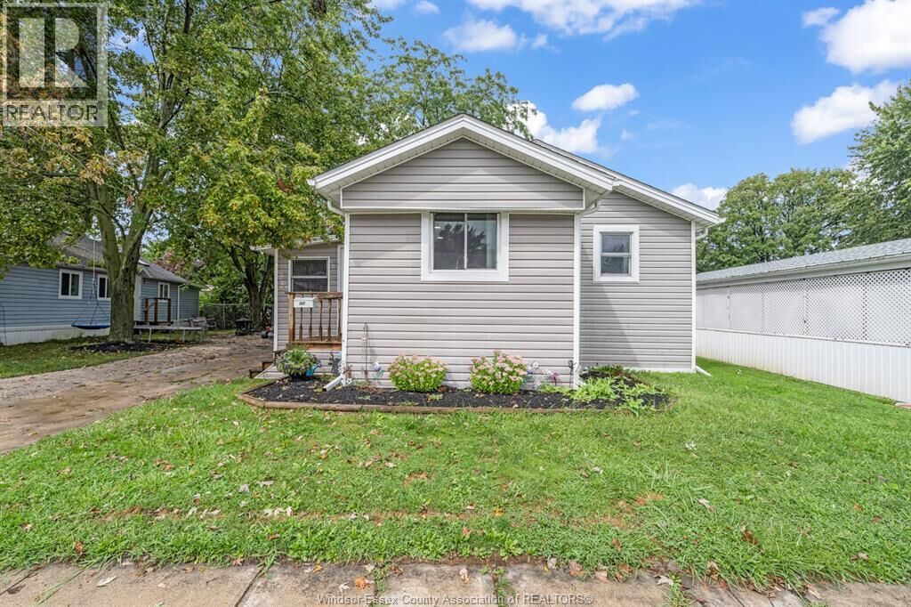 Property Photo:  152 Dana Drive  ON N8M 2A5 
