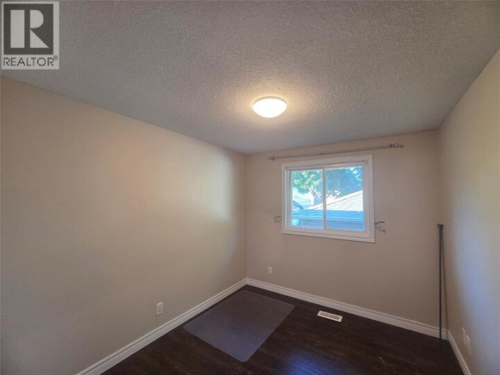 Property Photo:  899 Prestwick Crescent Rm#1  ON N7S 4J6 