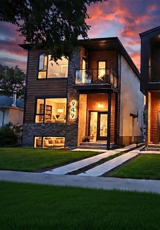 Property Photo:  949 Calrossie Boulevard  MB R3T 0W9 