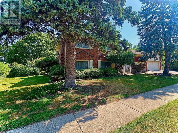 Property Photo: 353 Chantenay Drive ON L5A 1E9