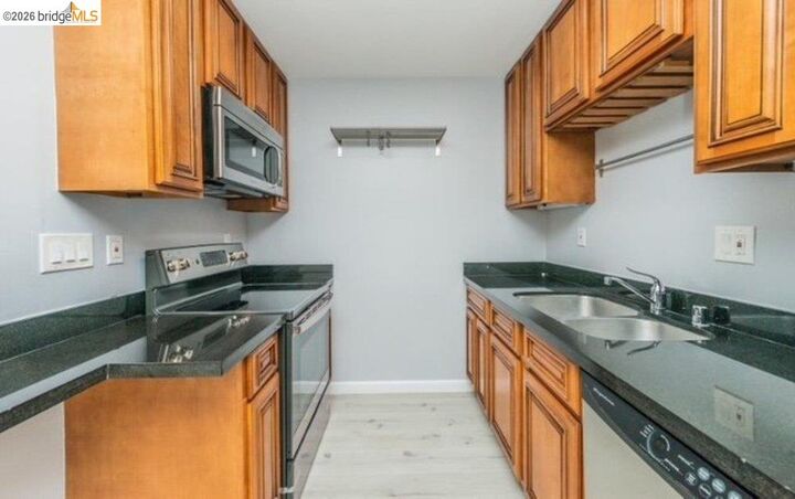 Property Photo: 4099 Howe St 102 CA 94611