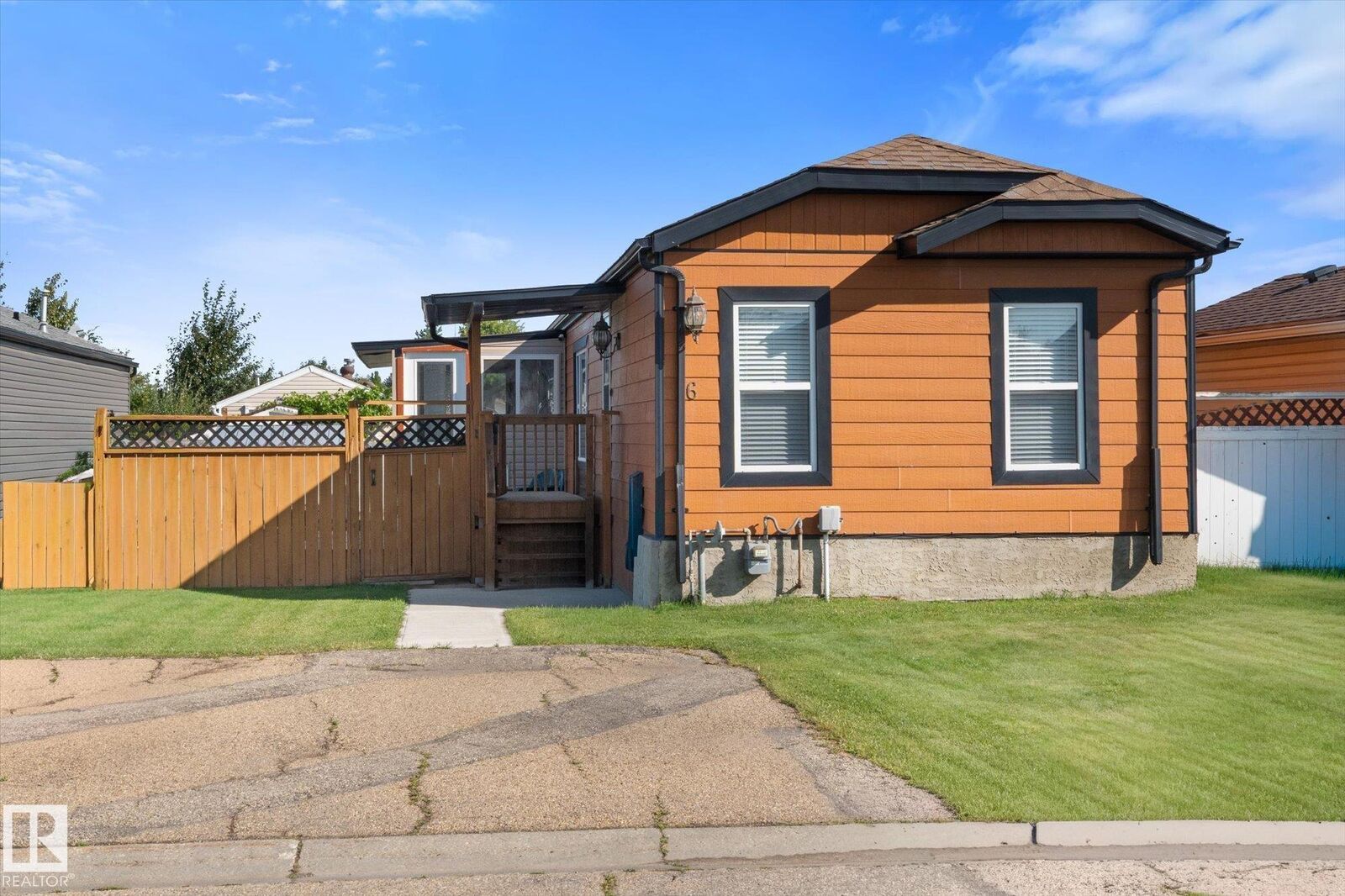 Property Photo:  6 Sunset Boulevard  AB T7X 3J1 