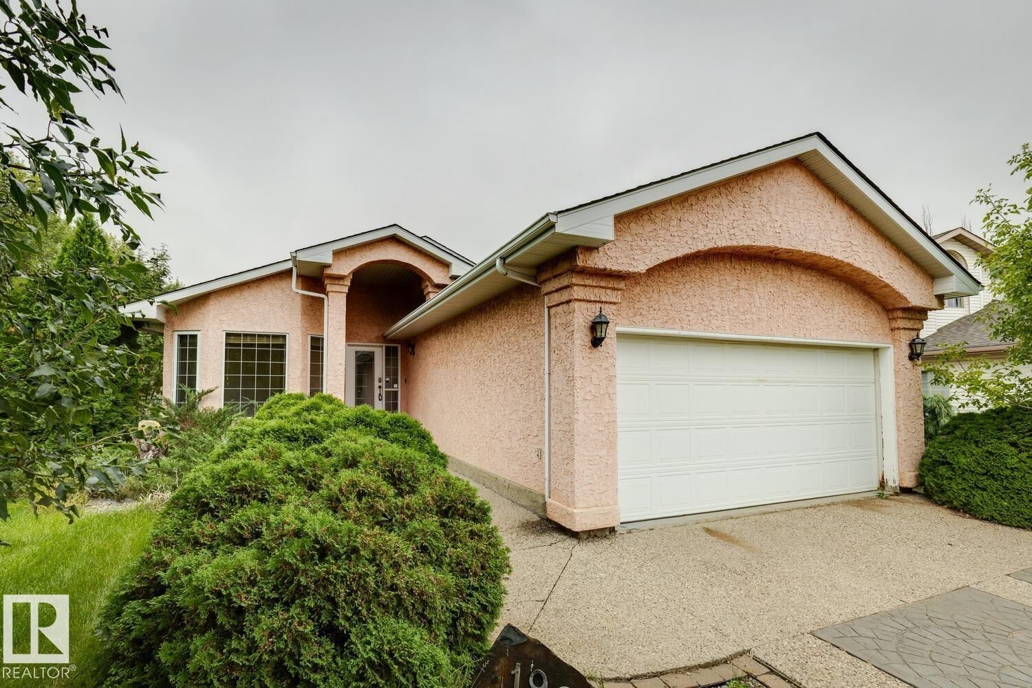Property Photo:  1190 Potter Greens Drive NW  AB T5T 5Y5 