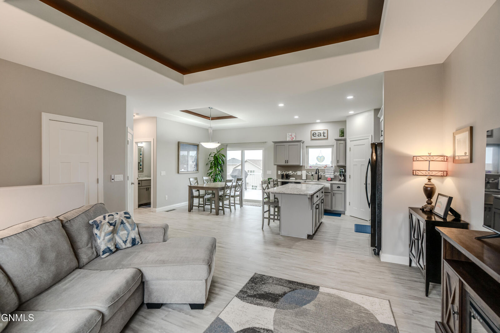 Property Photo:  707 Walter Way  ND 58503 