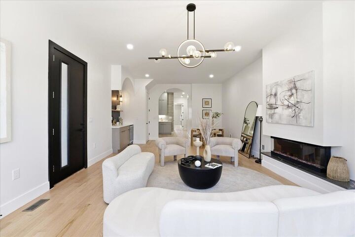 Property Photo:  81 Lexington Ave 1  NJ 07304 