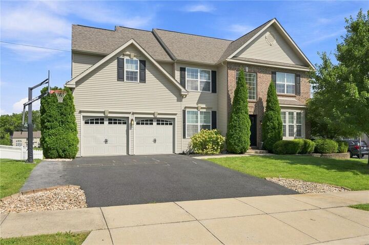Property Photo:  1161 Bramble Drive  PA 18031 