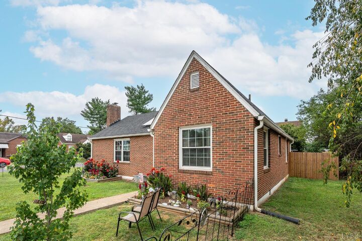 Property Photo:  2804 NE Bradley Street  VA 24012 