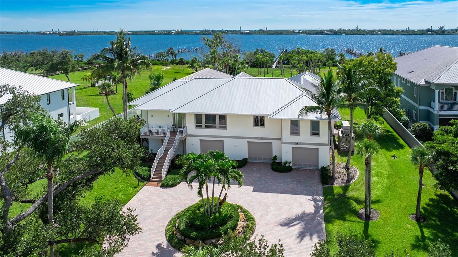Property Photo:  1115 Bayshore Drive  FL 34223 