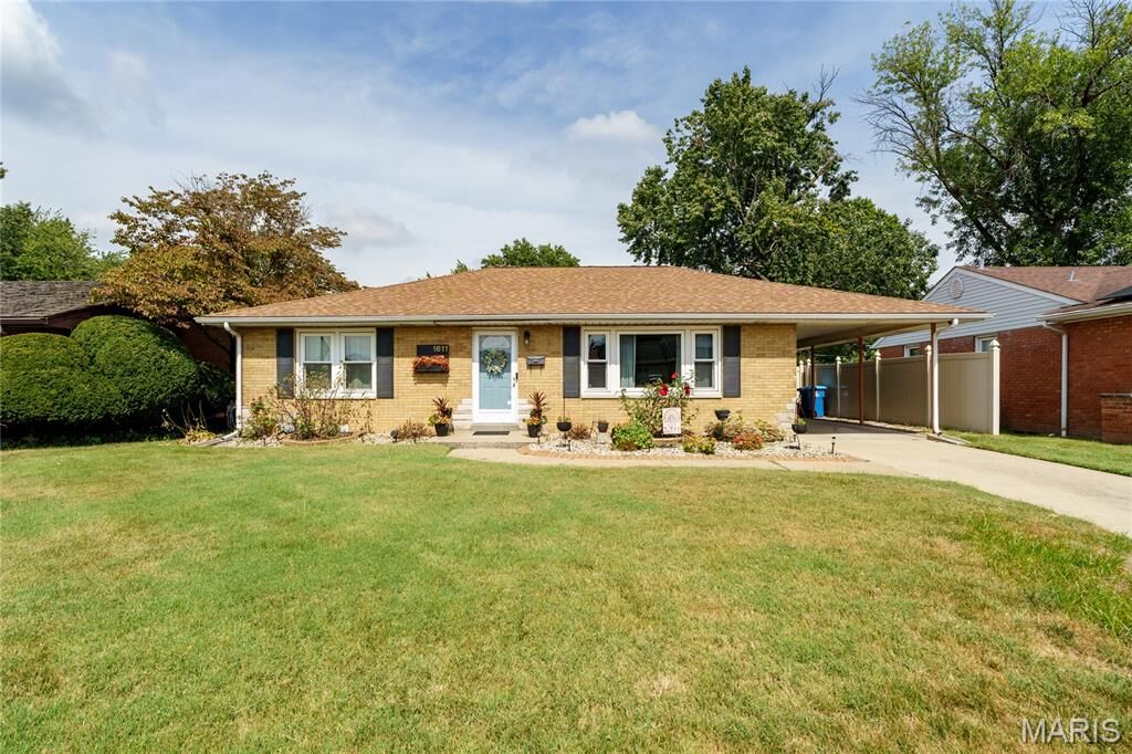 Property Photo:  1611 Clark Avenue  IL 62040 