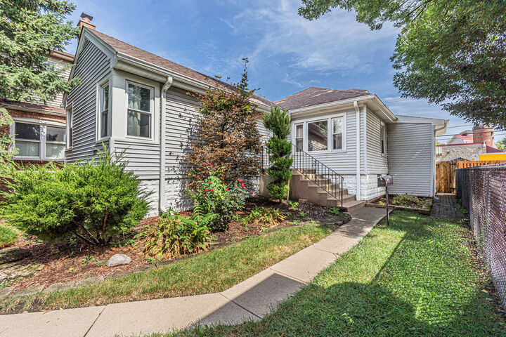 Property Photo:  