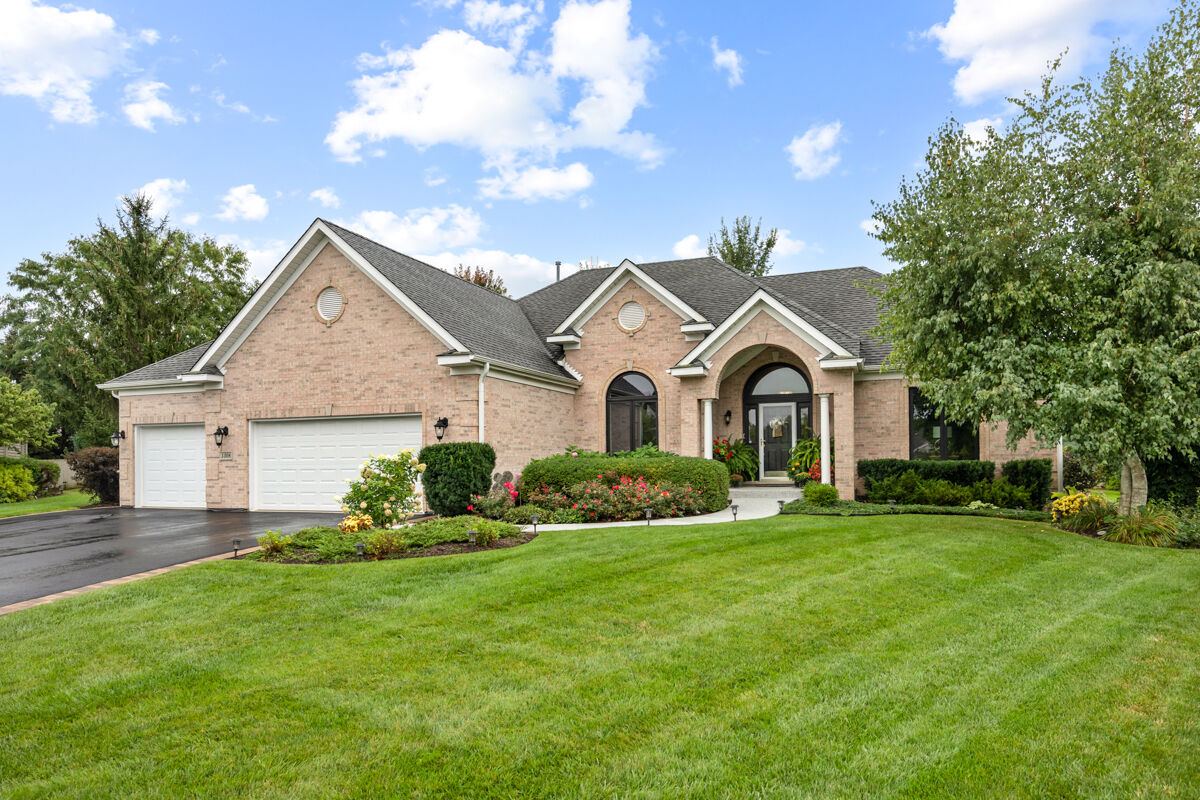 Property Photo:  1308 Sandhill Court  IL 60002 