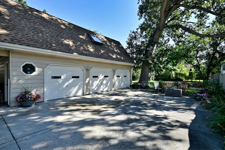Property Photo: 2407 Forest View Avenue IL 60171
