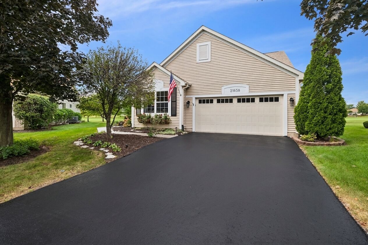 Property Photo:  21658 W Tamarack Court  IL 60544 