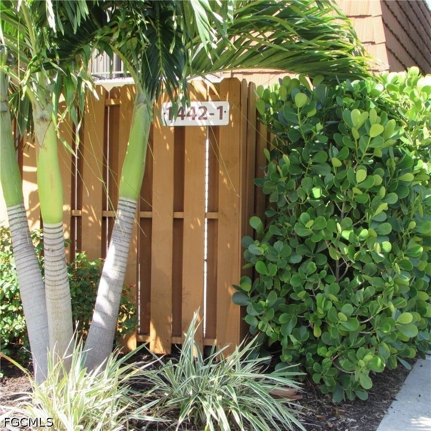 Property Photo:  1442 Park Shore Circle 1  FL 33901 