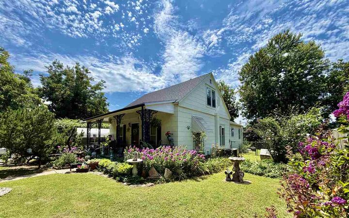 Property Photo: 207 N 3rd Street OK 74653