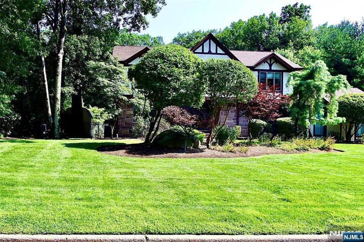 Property Photo:  9 Watch Hill Road  NJ 07430 