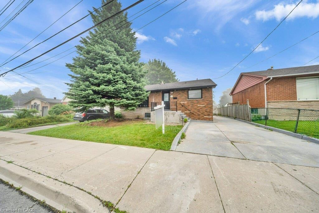 Photo de la propriété:  441 West 5th Street  ON L9C 3P5 