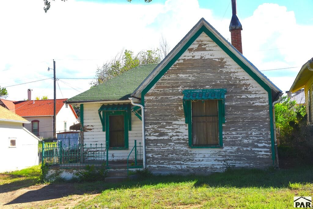 Property Photo: 810 Baca St CO 81082