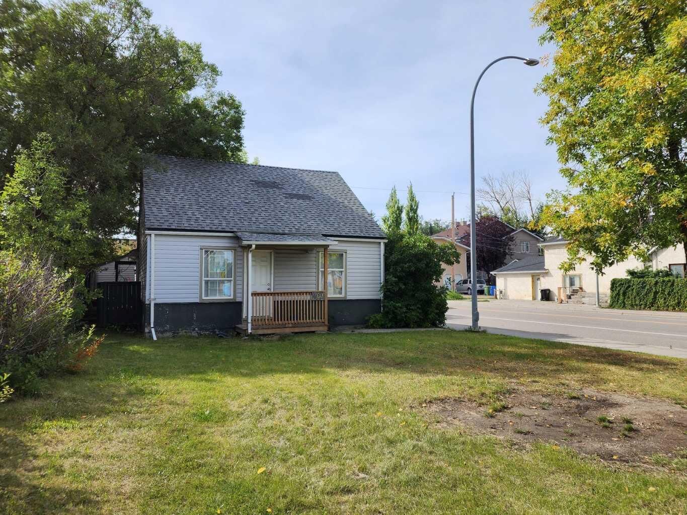 Property Photo: 401 22 Avenue NE AB T2E 1T8
