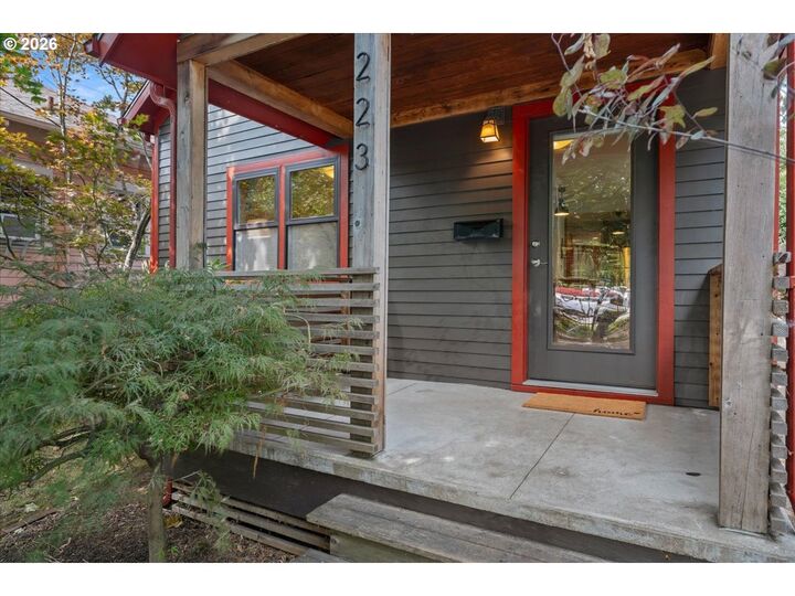 Property Photo:  223 N Ivy St  OR 97227 
