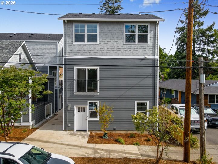 Property Photo:  8438 SE 21st Ave  OR 97202 