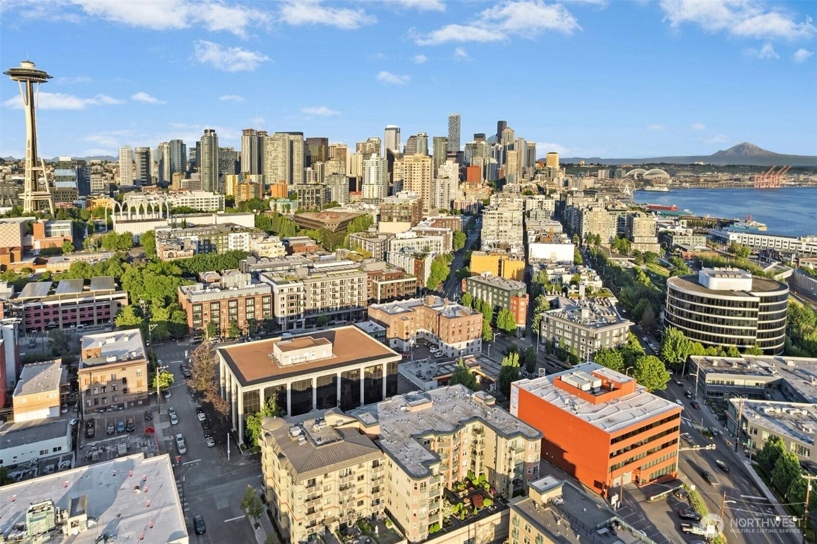 Property Photo:  133  Queen Anne Avenue N 304  WA 98109 