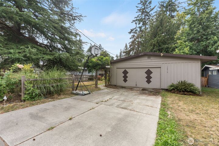 Property Photo: 16619 SE 12th Street WA 98008