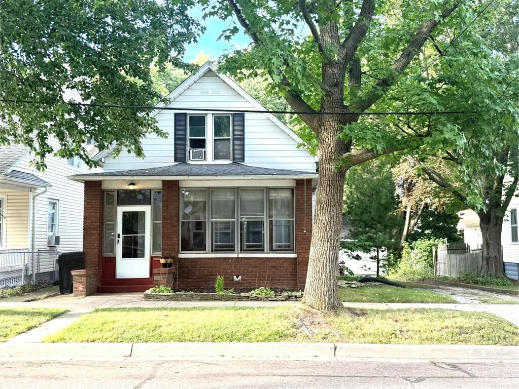 Property Photo:  1017 Harrison Avenue  MI 49085 