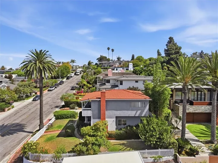 Property Photo: 214 S Poinsettia Avenue CA 90266