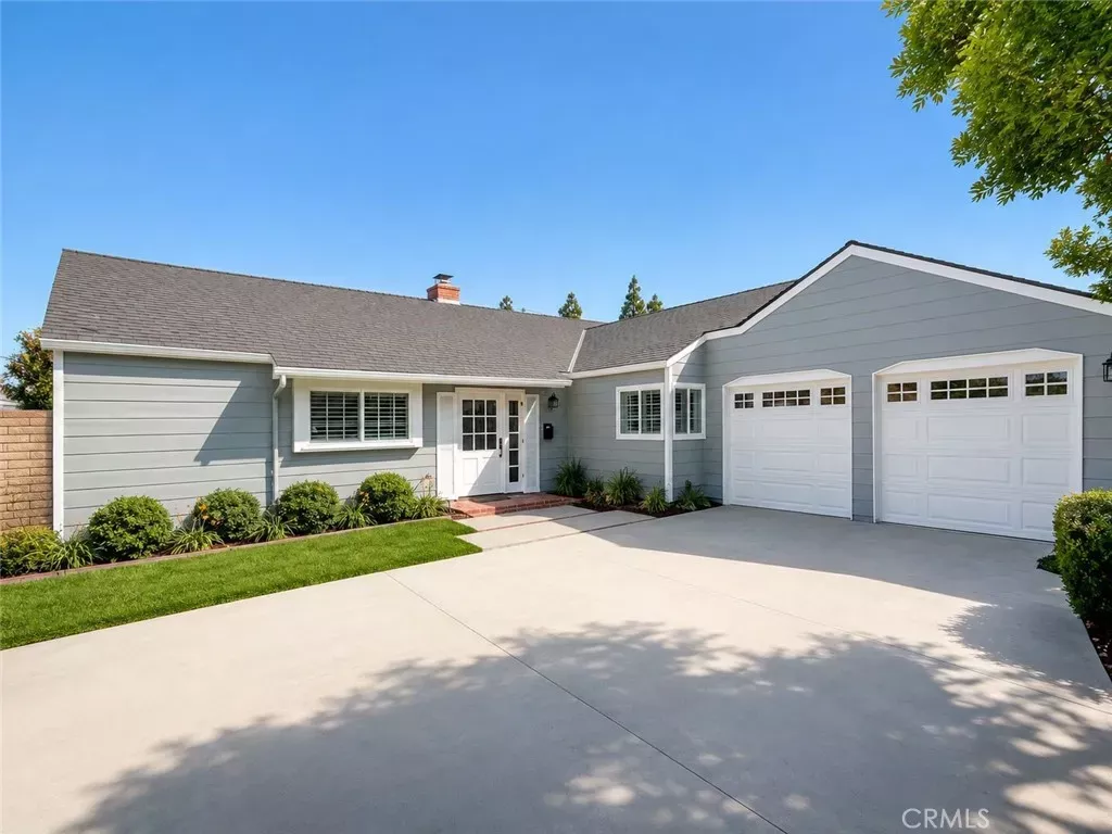 Property Photo:  1429 E Fairway  CA 92866 