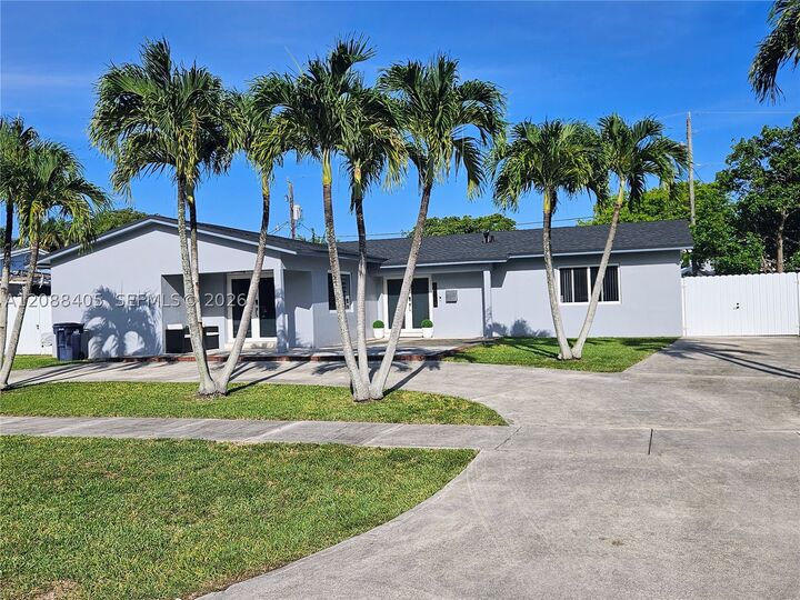 Property Photo: 19115 Bel Aire Dr FL 33157