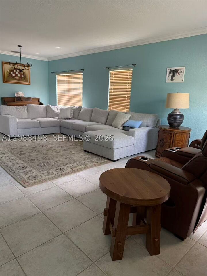 Property Photo: 1423 SW 158th Ave FL 33027