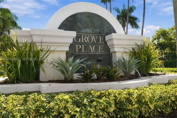 Property Photo: 1423 SW 158th Ave FL 33027
