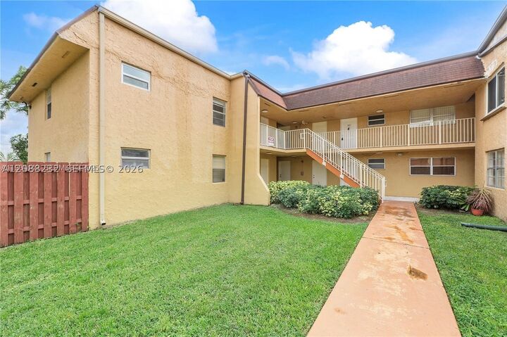 Property Photo:  