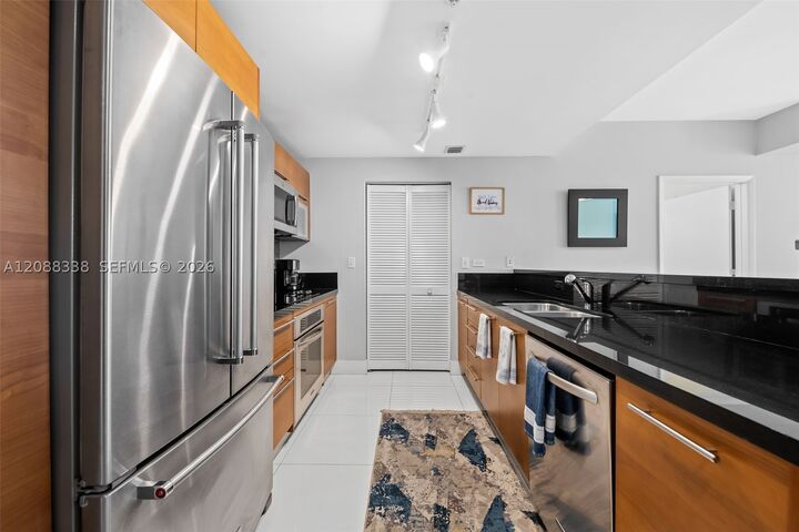 Property Photo:  253 NE 2nd St 2501  FL 33132 