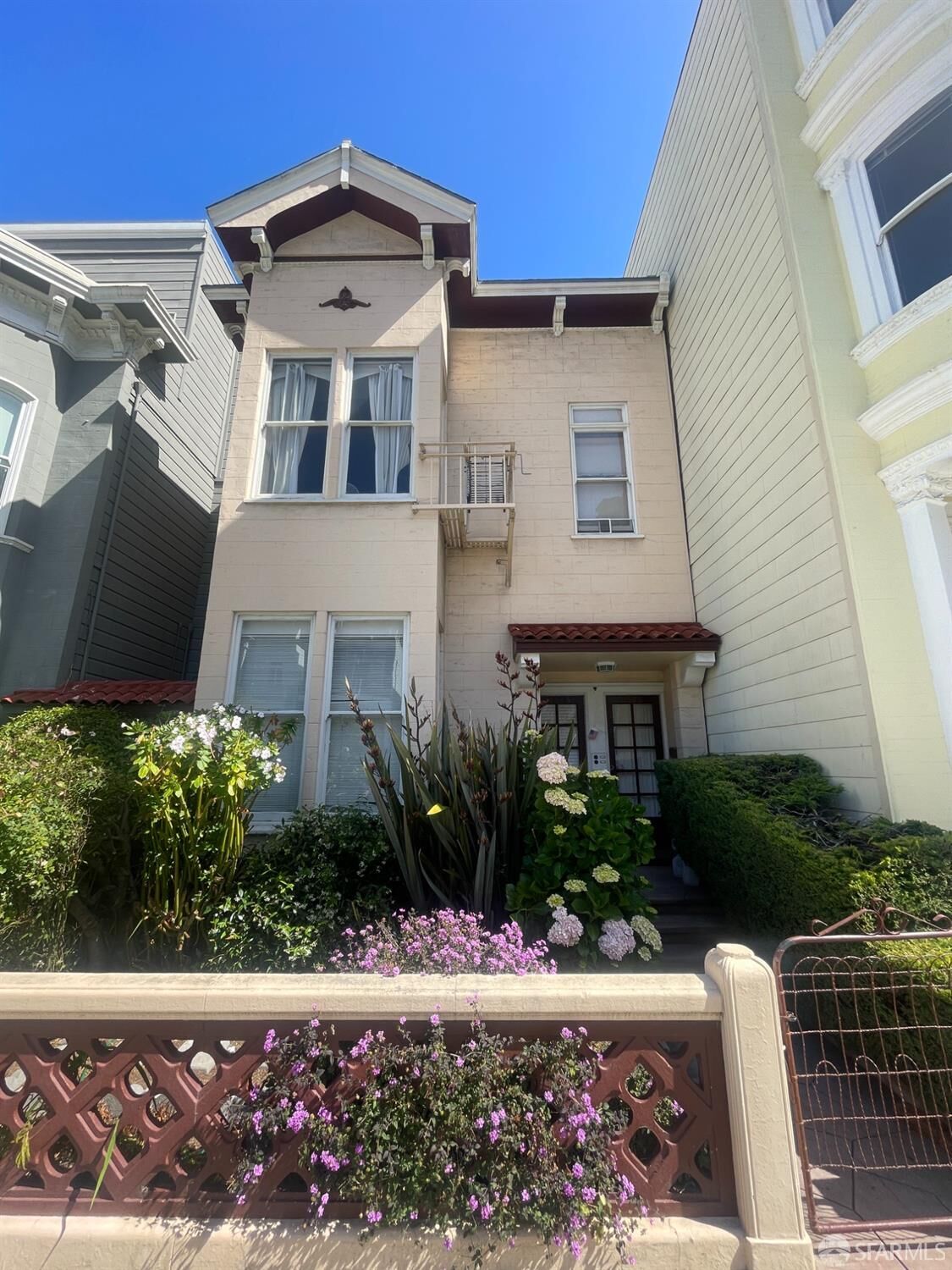 Property Photo: 1876-1878 Green Street CA 94123