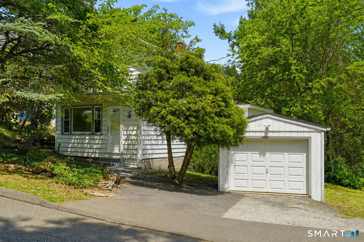 Property Photo:  6 Beech Street  CT 06401 