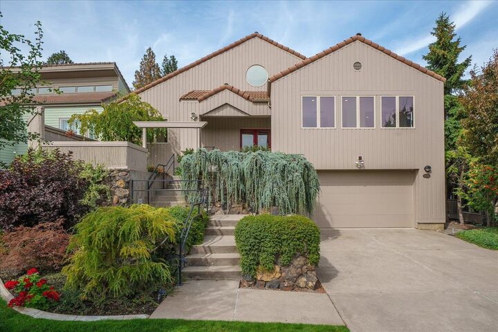 Property Photo:  2039 S Parkwood Cir  WA 99223 