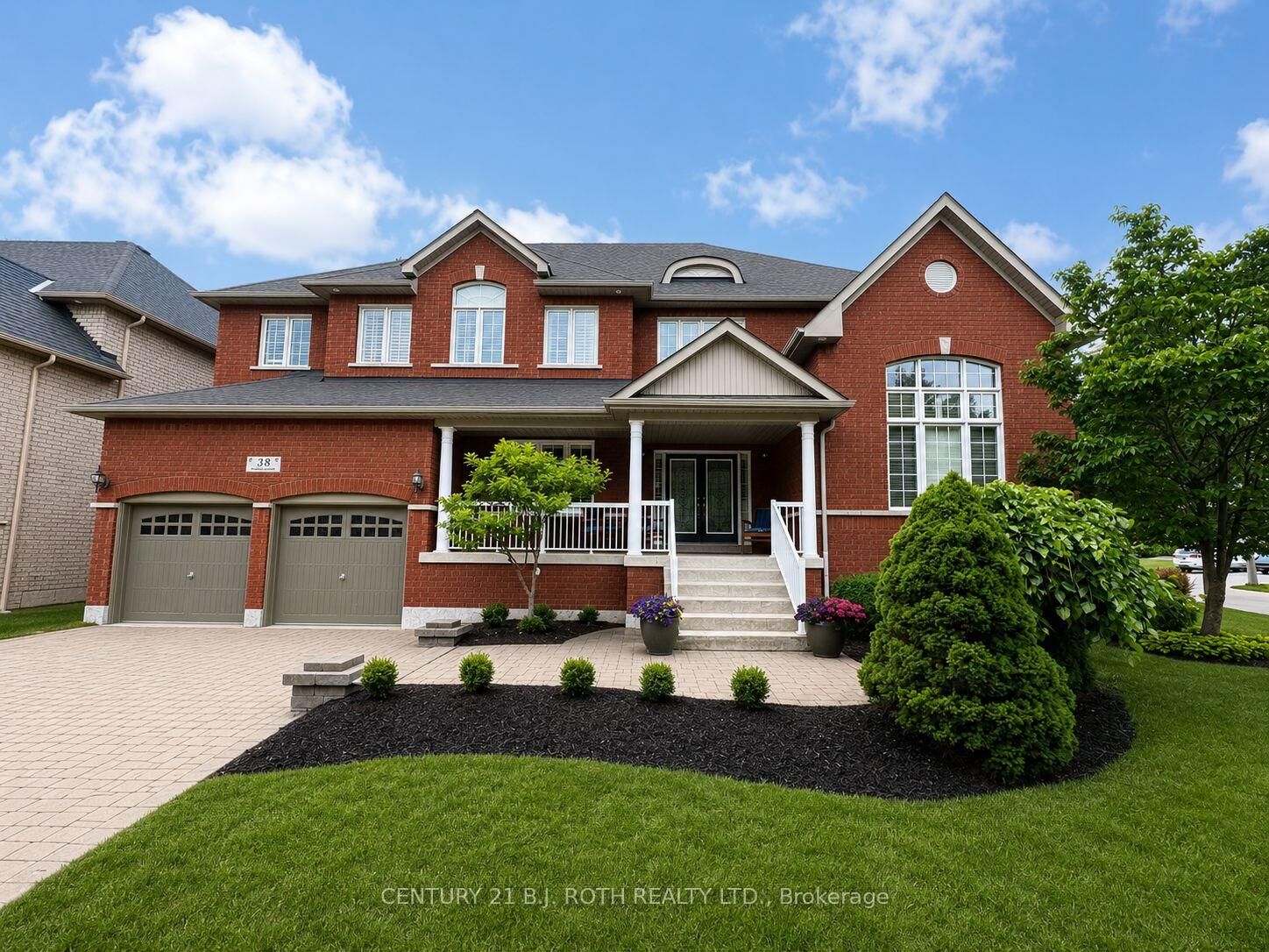 Property Photo:  38 Camelot Square  ON L4M 0C3 