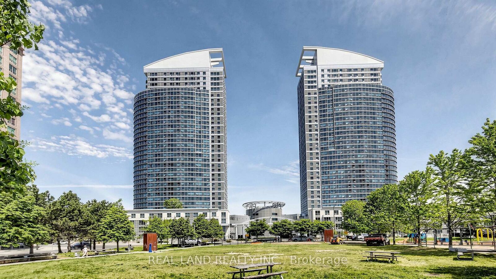 Property Photo:  38 Lee Centre Drive 1809  ON M1H 3J7 
