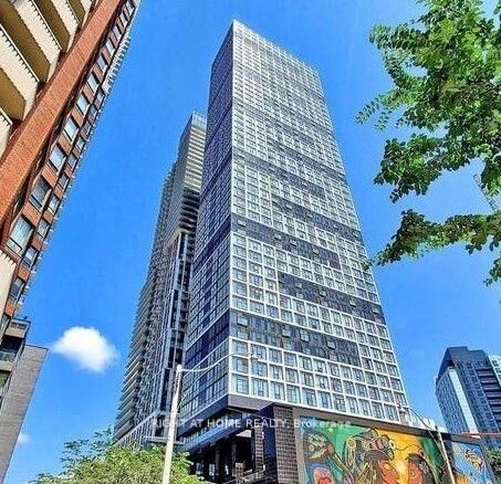 Property Photo:  181 Dundas Street E 1612  ON M5A 0N5 