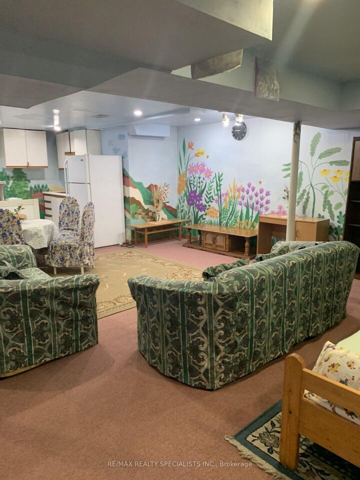 Property Photo: 141 Yorkland Road Lower ON L4S 1C5