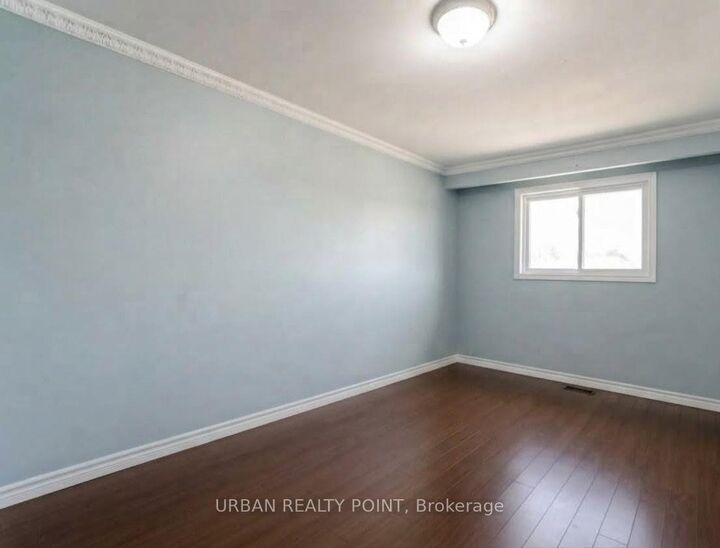 Property Photo: 52 Fallway Road E ON L6V 3H2