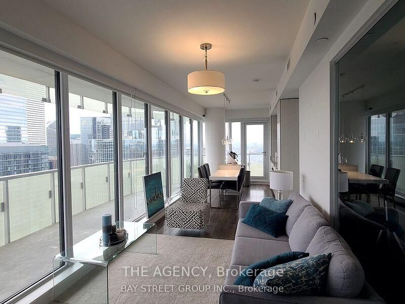 Property Photo:  197 Yonge Street 4109  ON M5B 0C1 